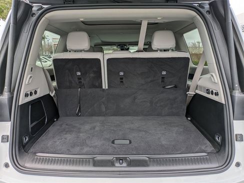 Used 2024 Jeep Wagoneer Series II w/ Premium Group I image 13