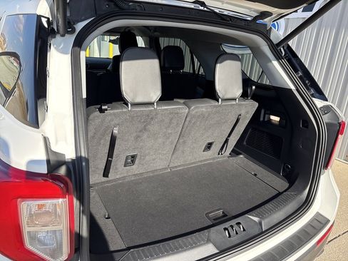 Used 2022 Ford Explorer XLT w/ Equipment Group 202A image 31