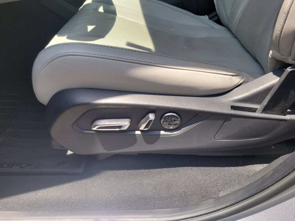 Used 2024 Acura MDX w/ Technology Package FWD image 14