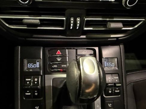 Used 2021 Porsche Macan AWD/4WD image 20