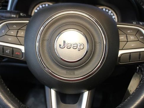 Used 2015 Jeep Renegade Latitude FWD image 19