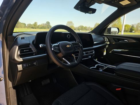 New 2026 Chevrolet Traverse LT w/ Sun and Wheel Package FWD image 12