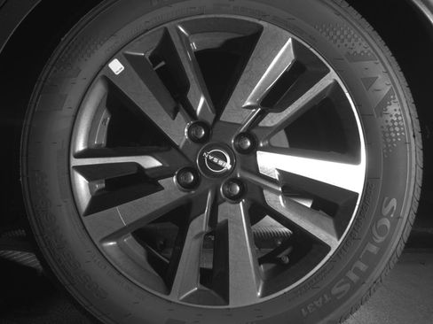 Used 2025 Nissan Versa SV FWD image 14