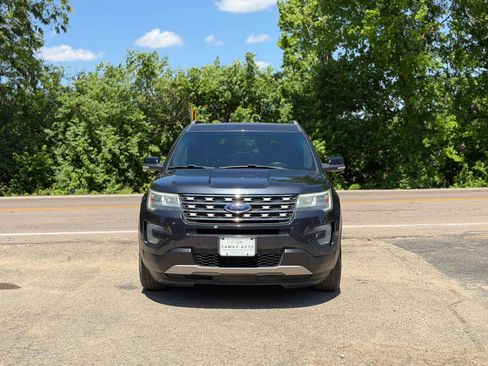Used 2017 Ford Explorer XLT w/ Equipment Group 202A AWD/4WD image 2
