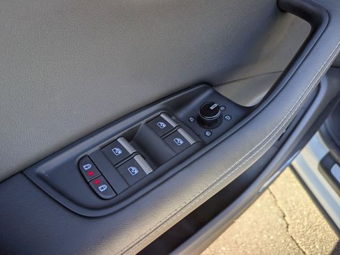 Used 2023 Audi Q8 Prestige w/ Prestige Package image 19