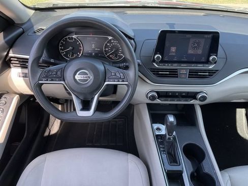 Used 2019 Nissan Altima 2.5 S FWD image 10