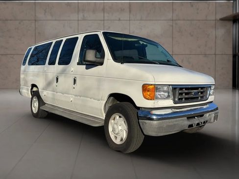 Used 2005 Ford E-350 and Econoline 350 XLT image 8