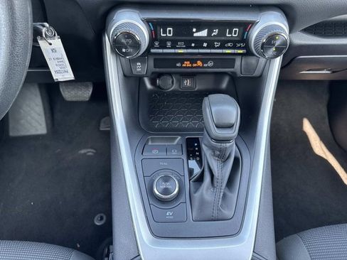 Certified 2025 Toyota RAV4 LE image 28