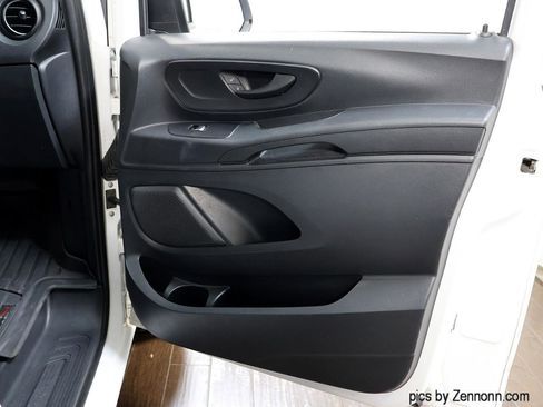 Used 2017 Mercedes-Benz Metris Passenger image 23