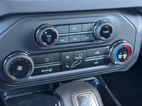 New 2025 Ford Bronco 4-Door AWD/4WD image 21