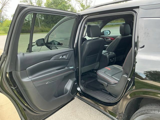 Used 2024 Chevrolet Traverse RS w/ LPO, Floor Liner Package AWD/4WD image 16