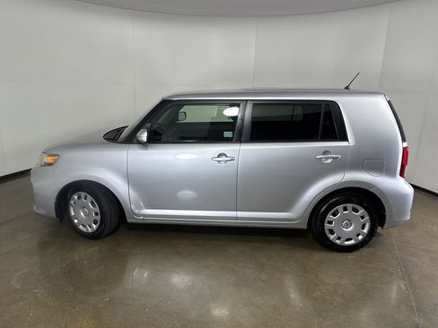 Used 2011 Scion xB FWD image 13