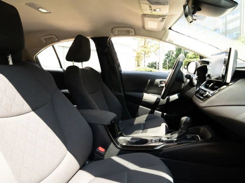 Used 2021 Toyota Corolla LE FWD image 11