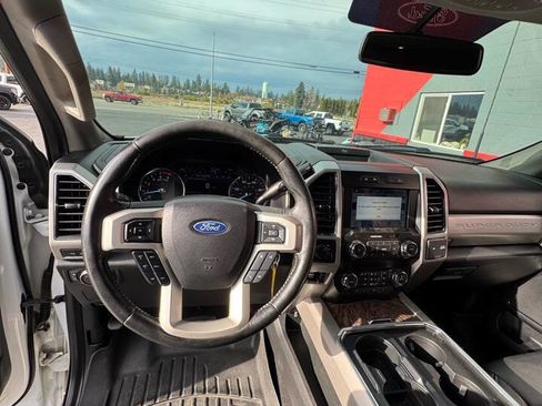 Used 2019 Ford F250 Lariat w/ Lariat Value Package image 17