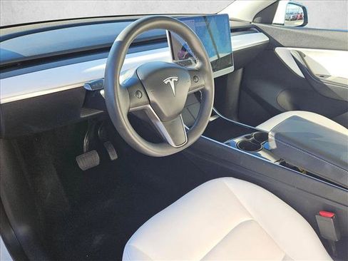Used 2020 Tesla Model Y Long Range image 10