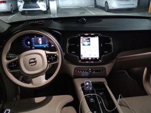 Used 2024 Volvo XC90 B6 Ultimate w/ Lounge Package image 4