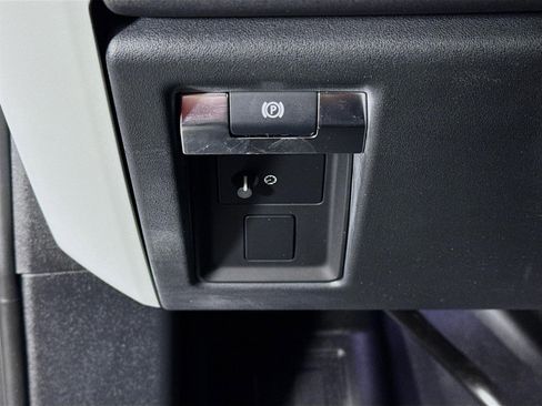 Certified 2023 Land Rover Defender 90 S image 11