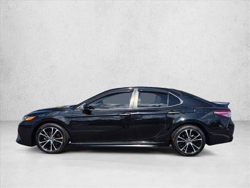 Used 2020 Toyota Camry SE FWD image 8