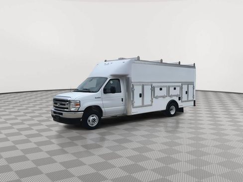 New 2027 Ford E-450 and Econoline 450 Super Duty w/ Power Equipment Group RWD image 28