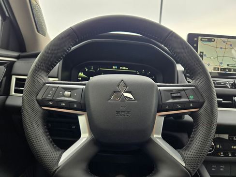 New 2026 Mitsubishi Outlander SE image 30