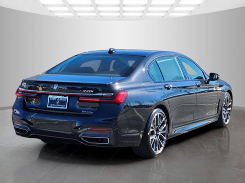 Used 2022 BMW 740i w/ M Sport Package image 6