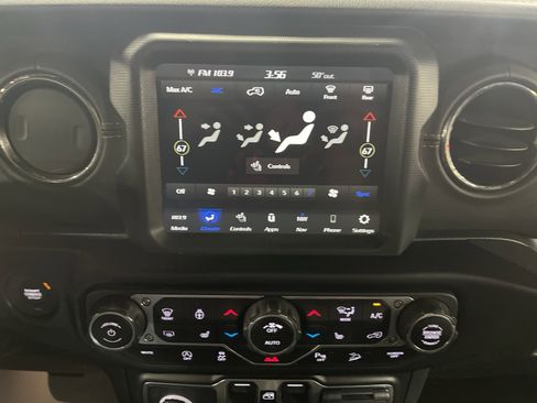 Used 2021 Jeep Wrangler Unlimited Sahara image 24