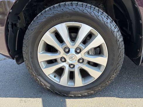 Used 2017 Toyota Sequoia Limited w/ Safety & Convenience Package AWD/4WD image 18