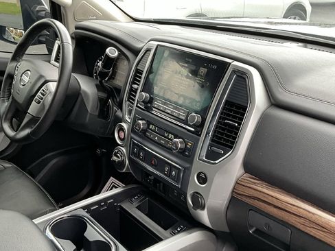 Used 2020 Nissan Titan SL w/ Moonroof Package image 18
