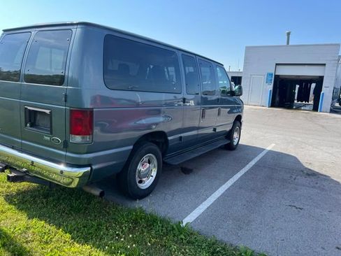 Used 2011 Ford E-150 and Econoline 150 Wagon w/ XLT Premium Pkg RWD image 11