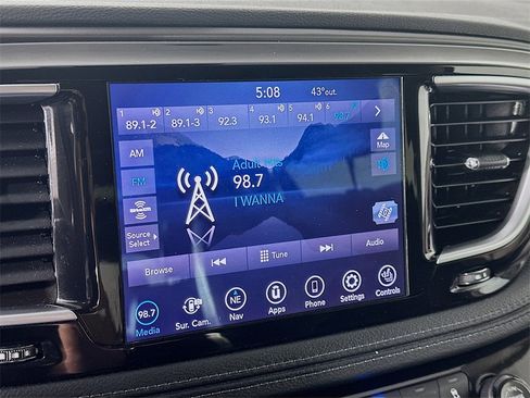 Used 2018 Chrysler Pacifica Limited w/ Tire & Wheel Group image 17