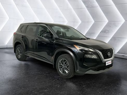 Used 2023 Nissan Rogue S image 1
