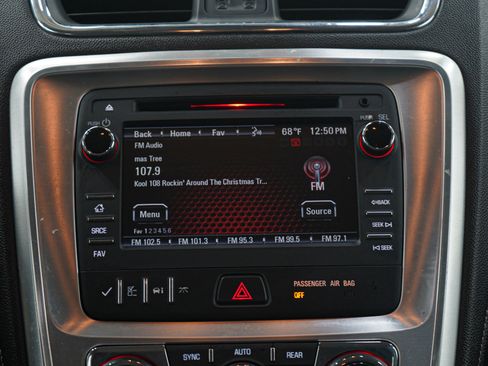 Used 2014 GMC Acadia SLT image 19