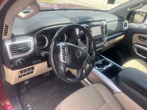 Used 2017 Nissan Titan SV image 23