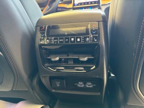 Used 2024 Jeep Grand Cherokee Summit AWD/4WD image 30
