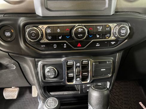 Used 2020 Jeep Gladiator Sport w/ Quick Order Package 24S AWD/4WD image 19