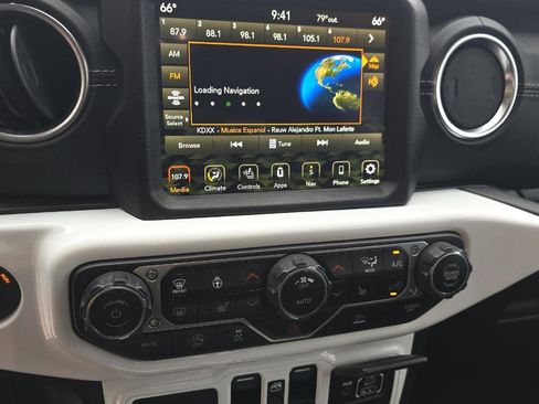 Used 2021 Jeep Gladiator Overland w/ Popular Equipment Package AWD/4WD image 13