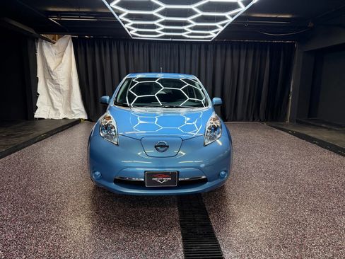 Used 2014 Nissan Leaf SV image 2