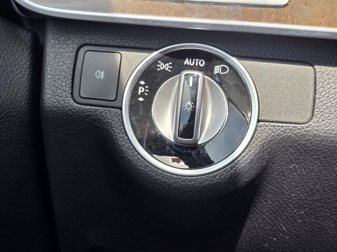 Used 2016 Mercedes-Benz E 350 Sedan w/ Premium Package image 11