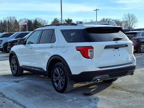 Used 2023 Ford Explorer XLT w/ Equipment Group 202A image 4