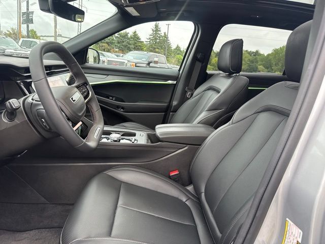 Used 2025 Jeep Wagoneer S Limited AWD/4WD image 19