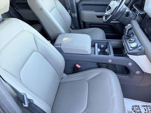 Used 2023 Land Rover Defender 110 X-Dynamic SE image 5