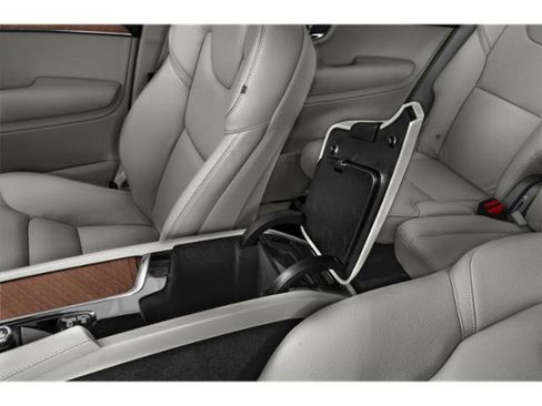 Used 2022 Volvo XC90 T5 Momentum w/ Climate Package image 14