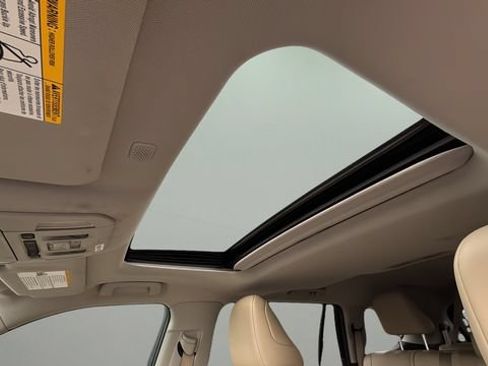 Used 2020 Toyota Highlander XLE FWD image 19