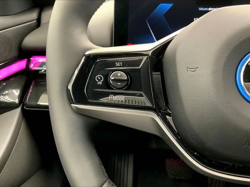 Used 2025 BMW i5 xDrive40 w/ Premium Package image 13