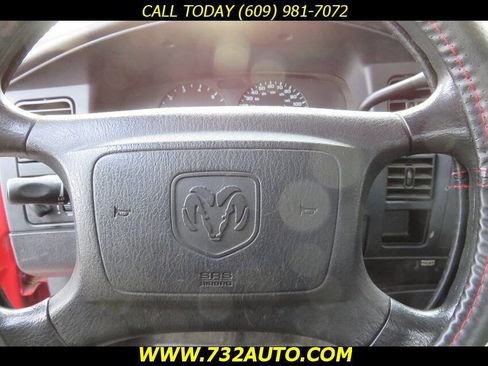 Used 2004 Dodge Dakota SXT 2dr Club Cab Rwd SB w/ Tire & Handling Group image 17