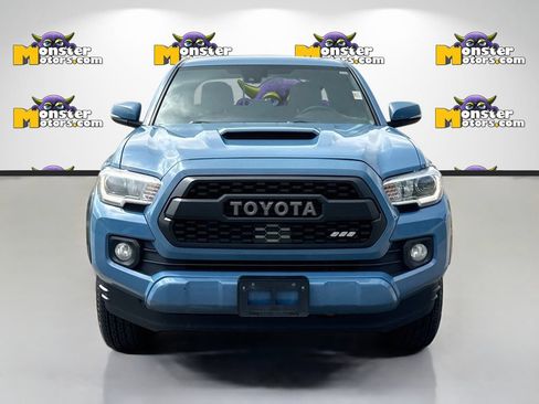 Used 2019 Toyota Tacoma SR5 AWD/4WD image 2