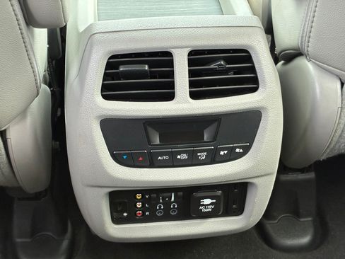 Used 2016 Honda Pilot Touring image 25
