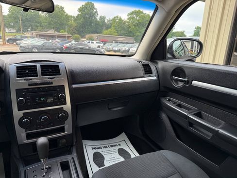 Used 2010 Dodge Charger SXT RWD image 25