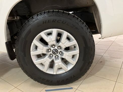 Used 2024 Nissan Frontier SV w/ SV Convenience Package image 26