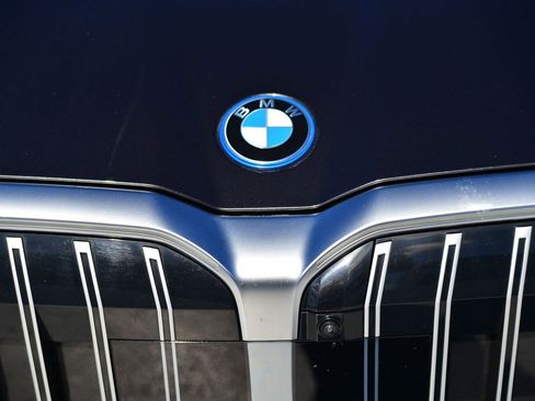 Used 2024 BMW i5 eDrive40i w/ Premium Package image 17